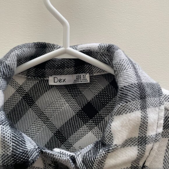 Black Plaid Waist Shacket - Picture 4 of 6